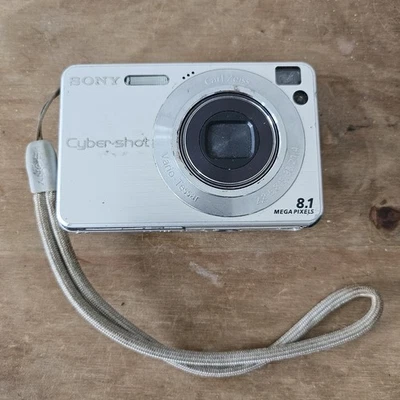 Sony Cyber Shot DSC-W130 8.1mp Silver FOR SPARES / PARTS READ DESCRIPTION - Image 1 of 4