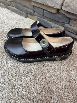 阿尔及利亚 Mary Jane 女式鞋 40 码勃艮第新款 — 第 1/4 张图片