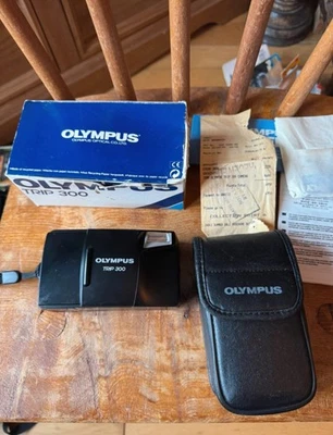 Olympus Trip 300 Vintage 35mm Film Camera with Original Box, Case & Manual - Image 1 of 3