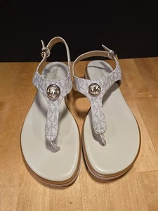 Michael Kors Judy Zehenstegsandalen Vanille MK Logo Größe 9,5 gebraucht - Bild 1 von 17