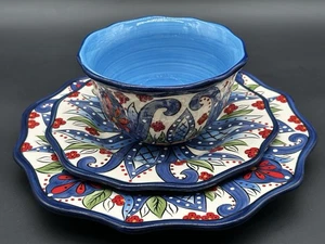 Lotto di 3 piatti da tavolo Gallery LUCCA artigianali floreali blu/rosso/bianco ciotola - Foto 1 di 18