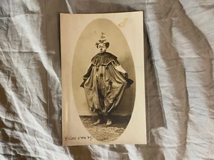 1907 antike Halloween RPPC Postkarte Halloween gruseliger Clown seltsam bizarr Vintage - Bild 1 von 3