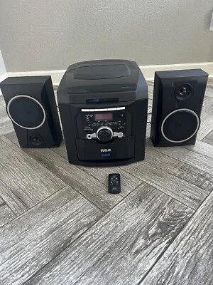 RCA 5 Disk Changer Stereo System w AM/FM Radio Speakers - Image 1 of 4