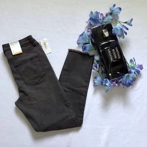Style & Co. NWT Dark Grey Slim Leg Jeans Women 4 - Picture 1 of 13