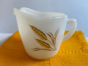 Patrón de trigo crema de vidrio de leche para horno Fire King vintage. - Imagen 1 de 9