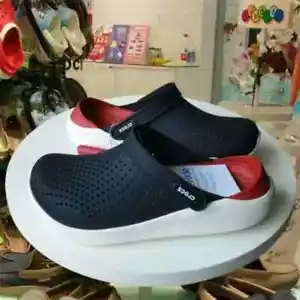 Zueco de verano Crocs LiteRide 1ª generación - Sandalias de playa para hombre y mujer - Imagen 1 de 18