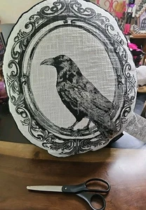 Dekokissen Krähe Rabe Schwarz Silber Weiß Neu 100% Baumwolle Halloween 15x18 Zoll - Bild 1 von 4
