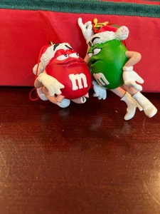 Ornamento Mr. and Mrs. M&M's verde e rosso - Foto 1 di 3