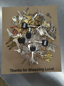 1 - ONE POUND LOT OF USED CAR / HOUSE KEY - SOME UNCUT / CUT - Random Keys - Picture 1 of 3