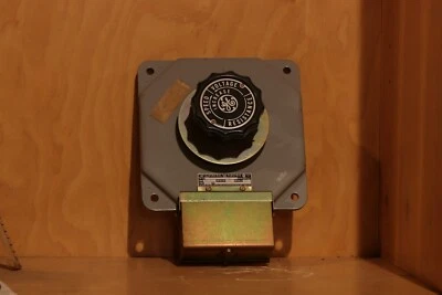 GE Rheostat 8070EB1056AE69 132 ОМ 600 В макс.  - Изображение 1 из 2