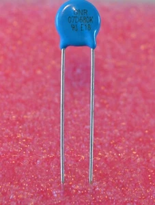 2 X gnr07d680k Varistor GNR07D680K CERAMATE MOV 7MM 40V 3.6J EPOXY (0334) - Picture 1 of 1