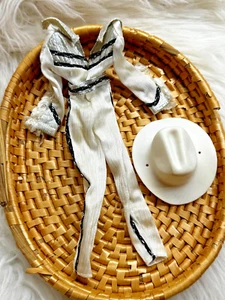 Vintage Barbie Western Winking Eye vestito 1980 #1757 pagliaccetto cowgirl cappello frange bianco - Foto 1 di 6