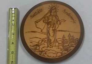 Unsere Liebe Frau Medjugorje gebranntes Holz Volkskunst Plakette 7" - Bild 1 von 4