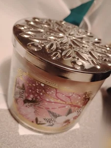 Bath & Body Works White Barn gezuckerter Granatapfel 3 Docht 14,5 Unzen Duftkerze - Bild 1 von 1