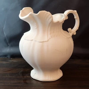 Jarra de agua Arner's de cerámica bisque lista para pintar 9" - Imagen 1 de 4