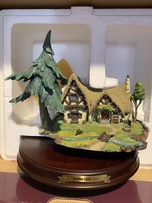 Disney WDCC Seven Dwarfs Cottage Blancanieves Lugares Encantados Base de Madera Certificado de Autenticidad 2000 Foto 1 de 4