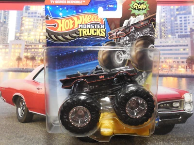 Batimóvil Hot Wheels Monster Trucks serie TV incluye un coche aplastado ENVÍO GRATUITO Foto 1 de 3