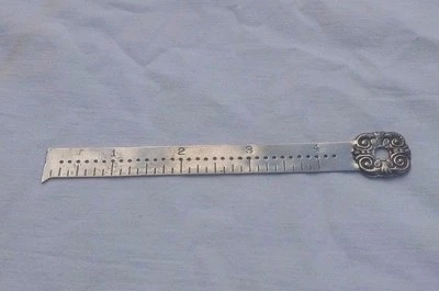 ANTIQUE EDWARDIAN 1894  SILVER SEWING GAUGE RULER PELOUZE MFG CO. CHICAGO - Image 1 of 4