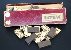 Antico set domino in legno - numero 34 - probabilmente osso ed ebano scatola originale bordeaux - Foto 1 di 10