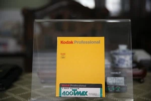 Kodak 400 Tmax 4x5, 50 sheet/box, NIB. expired 02/2007 - Picture 1 of 3
