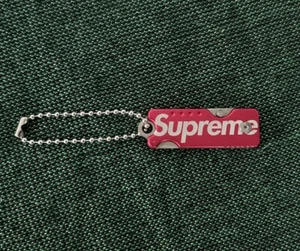 SUPREME QUIET CARRY KNIFE KEYCHAIN FW17 Supreme Box Logo Keychain Quiet Carry - Picture 1 of 4