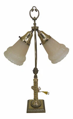 F46165EC: Lámpara de escritorio o mesa de latón con base de mármol estilo victoriano Foto 1 de 4