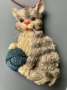 Resin Cat Ornament Vintage Kitten Playing With Yarn Ball Christmas Tree - Picture 1 of 4