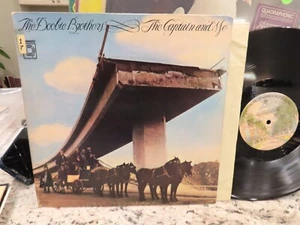 THE DOOBIE BROTHERS "THE CAPTAIN AND ME" QUADRADISC VG++ VINYL WB BS4 2694 LOW$$ - Picture 1 of 4