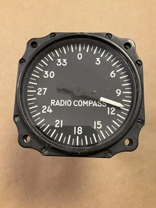 Vintage Lear Co. Aircraft Aviation Avionics Radio Compass Indicator Model 2330 A - Bild 1 von 7