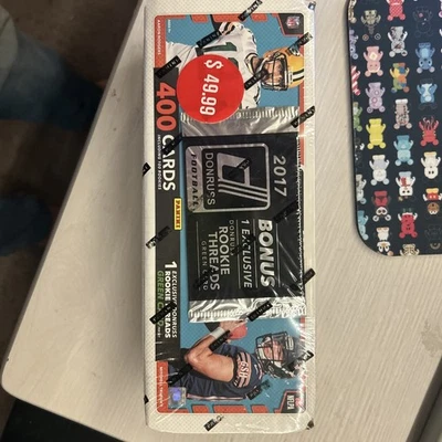 Juego completo Panini Donruss NFL 2017 sellado de fábrica Bonus Rookie Pack Mahomes RC Foto 1 de 4