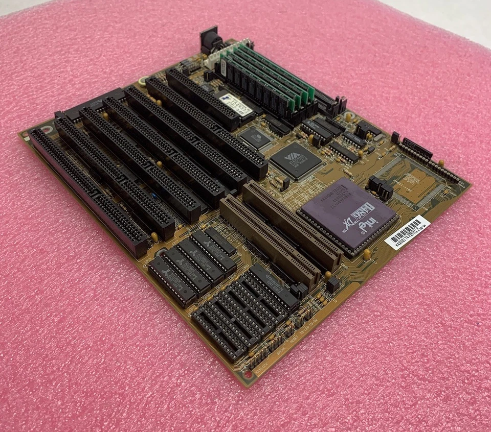 Placa madre FIC 486-GVT-2 Intel 80486DX 33 MHz 16 MB de RAM sin escudo Foto 1 de 4