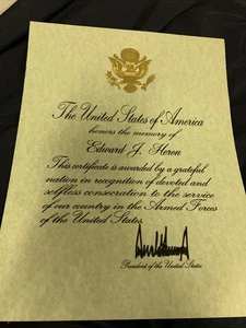 Les Etats-Unis d'Amérique honorent la mémoire lettre signée Donald Trump - Photo 1/8