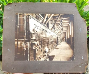 "Vintage Duotone Industrie Arbeitsplatz Foto auf mattem Rahmen 13 x 11 1/2" - Bild 1 von 4
