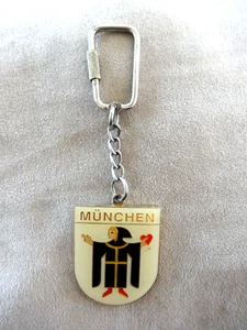 DE COLECCIÓN D+Z MUNCHEN MUNICH ALEMANIA LLAVERO MUNICH NIÑO ESMALTE ESCUDO GUC - Imagen 1 de 7