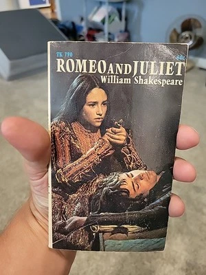 Romeo and Juliet Classic Play Paperback Book William Shakespeare Scholastic 1969 Foto 1 de 4