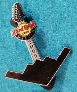 GUITARRA NEGRA DESTIN AFB 2009 B2 STEALTH BOMBER PLANE Hard Rock Café PIN LE - Imagen 1 de 1