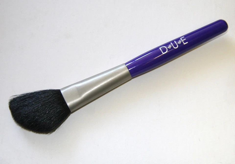 Щека румяна угловая щетка - козий волос, фиолетовый деревянная ручка (#INV2480-3) - Изображение 1 из 1