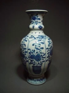 ANTIQUE CHINESE BLUE and WHITE PORCELAIN 'Artemisia Leaf' VASE , KANGXI PERIOD. - Picture 1 of 12
