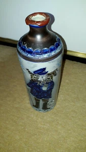 Old hand decorated with figure of man, blue stone whiskey bottle from Albersloh - Picture 1 of 9