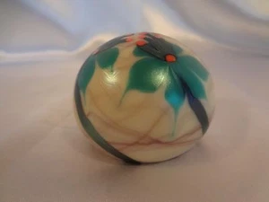 Orient and Flume Round Paperweight - 3 Blue Flowers on Creamy White - 1974 - Picture 1 of 8