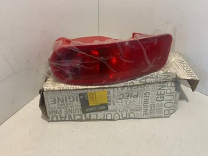NUEVO FARO ANTINIEBLA TRASERO DERECHO RENAULT GENUINO 8200612622 - Imagen 1 de 4