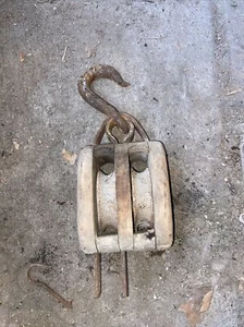 Antique Double Barn Pulley Wood Block And Tackle, Barn/Nautical - Picture 1 of 4