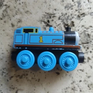 Thomas 1997 - Trenino ferroviario in legno Thomas the Tank Engine & Friends - Foto 1 di 8