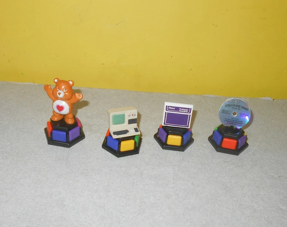 Totally 80's Trivial Pursuit Juego Fichas Cuidado Oso Trampero Guardián Computadora CD + Foto 1 de 1