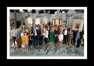 Neighbours Last Ever Episode Cast Autograph Signed & Framed Photo - Picture 1 of 1