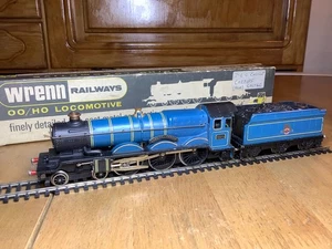 Wrenn 2 Rail BR Blue 4-6-0 Castle Class Loco 4075 Cardiff Castle Renamed - Picture 1 of 5