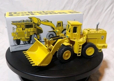 Camión de juguete coleccionable cargador de ruedas Caterpillar 966E 1/50 Road Works  Foto 1 de 4
