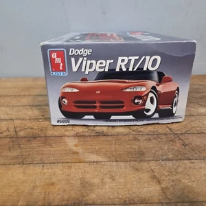 1/25 AMT 1992 Dodge Viper RT/10 model kit. - Picture 1 of 13