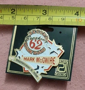 Mark McGwire Record Breaking 62 Home Runs 1998 Lapel Pin St Louis Cardinals - Picture 1 of 3
