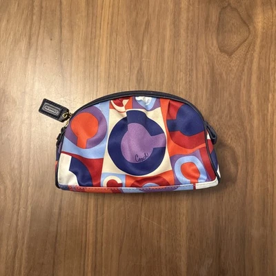 Bolso de Cosméticos Coach Op Art Signature - Estampado Satinado con Borde de Cuero Azul Marino Foto 1 de 3